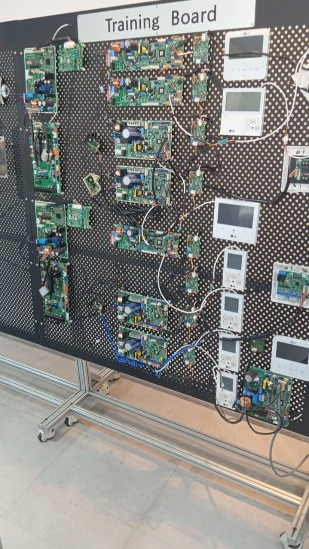 Bancada de diagnóstico e conserto de placas eletrônicas de ar-condicionado — DDS Serviços ECO